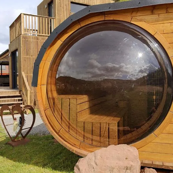 Aux Sons des Cloches - Chalet avec Jacuzzi, Sauna et vue panoramique – hotel w mieście Rosteig