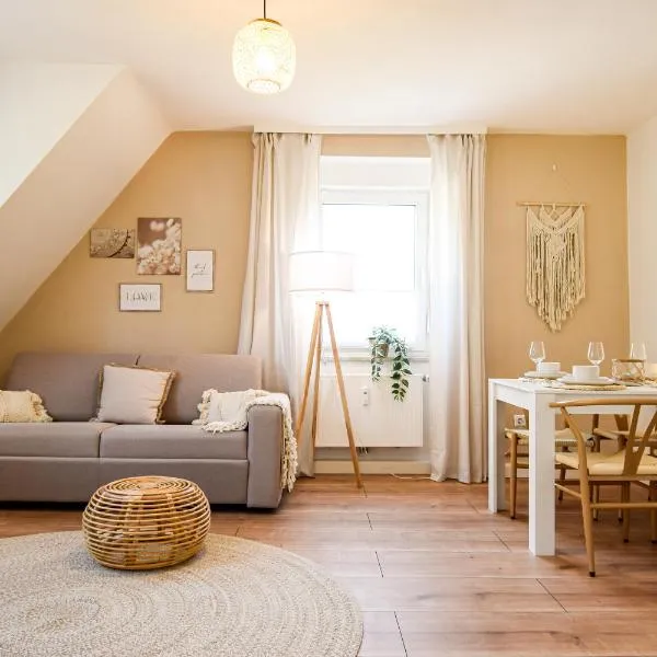 BOHO-Apartment - Feel like Home, Tiny Bathroom & Garage, 60m2, hotel in Mühlacker