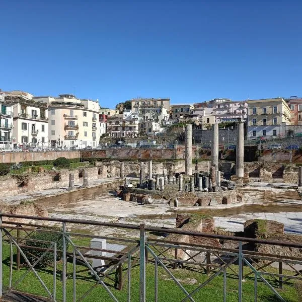ALTAMAREA appartamenti sul porto, хотел в Поцуоли