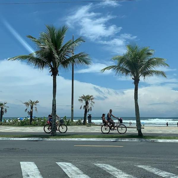 Casa com 4 quartos piscina privativa e churrasqueira a 100m da praia ideal para familias