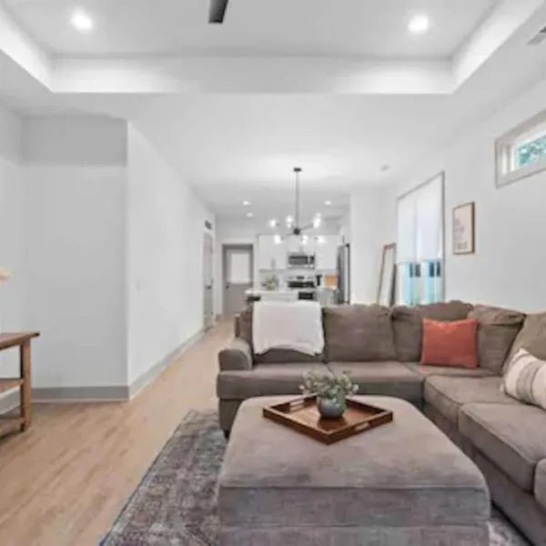 Discover Charm Cozy in the Heart of the City, hotel in Chattanooga