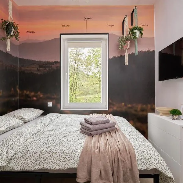 BLIŻEJ GÓR Jedlina-Zdrój. Apartament na 5, hotel in Jedlina-Zdrój