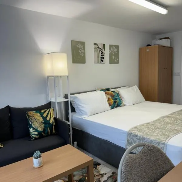 Posh Executive Studio London, hotel v destinaci Thamesmead