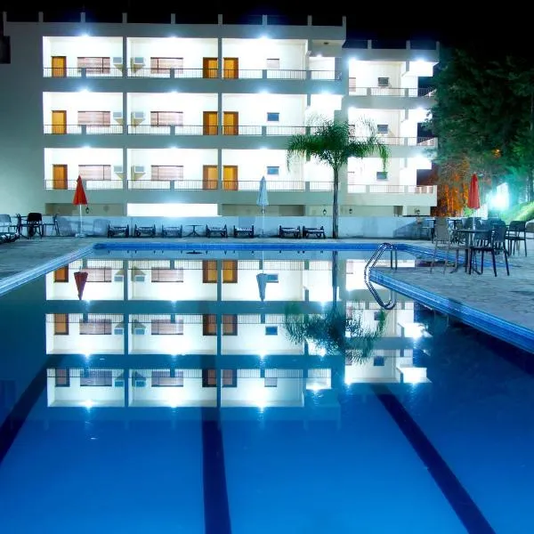 Hotel Fazenda Pirâmides، فندق في أتيبايا