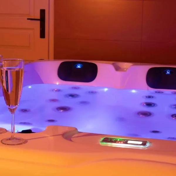 Suite & SPA privatif Domaine des Demoiselles, hotel v destinaci Hauteville