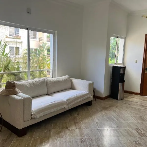 Suite in shared apartment, pool and beach access, hotel v destinaci Punta Cana