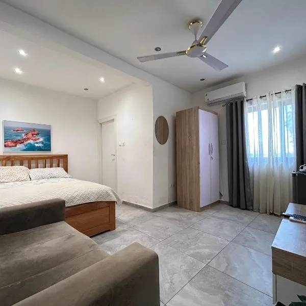 Dabs Apartments, hotel in Accra