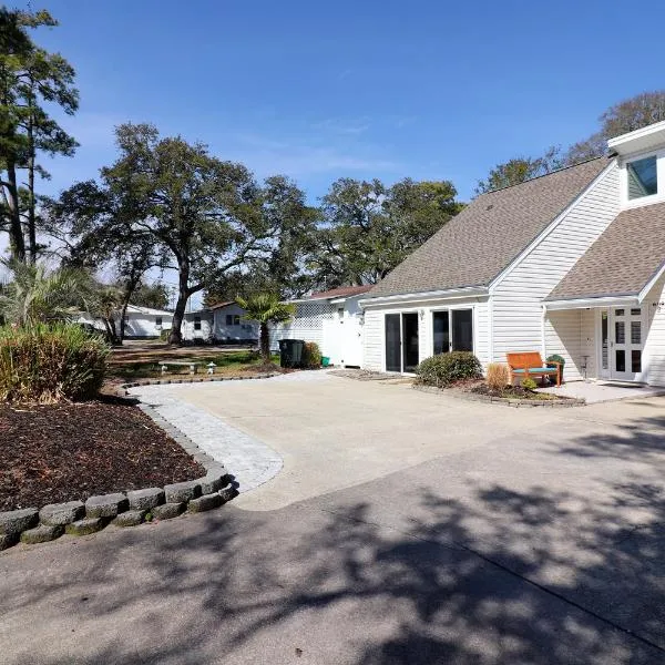 Shello Chalet, a quiet home close to the beach, hotel in Myrtle Beach
