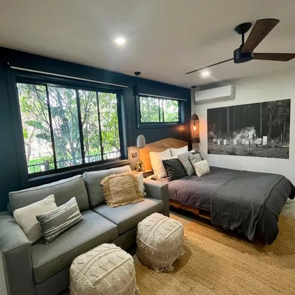Sunnyside Studio - Pet Friendly Luxury Escape, hotel in Port Macquarie