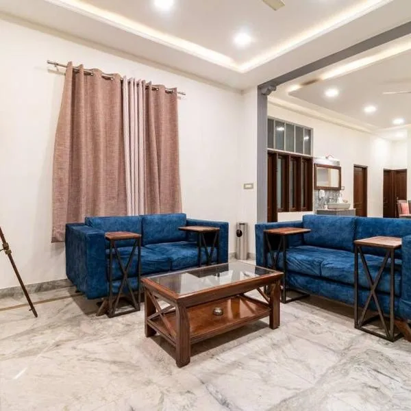 Stylish & Cozy Retreat with Jacuzzi, hotel v destinaci Džajpur