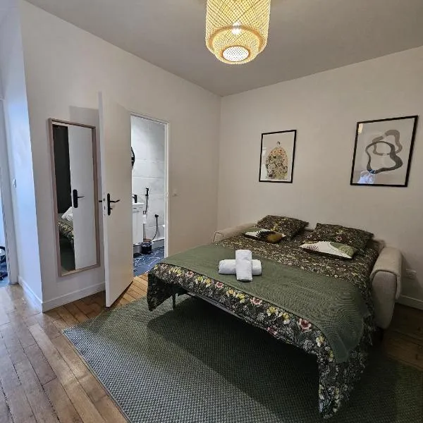 Chambre verte proche de stade de France, hotel v destinácii Pierrefitte-sur-Seine