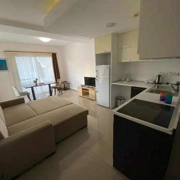 Private Flat in Famagusta Center with Hotel Perks, hotel in Mağusa