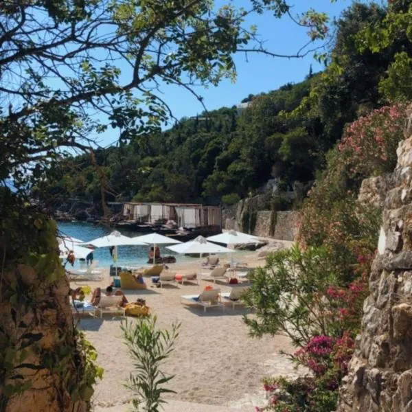 Guest House Moonlight, Hotel in Ksamil