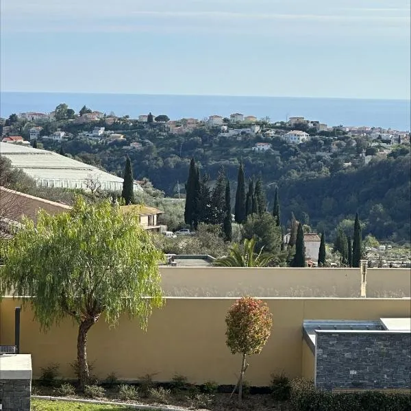 Villa de charme 6 Pièces avec Vue Mer sur les Hauteurs de Nice, hotel in Nice
