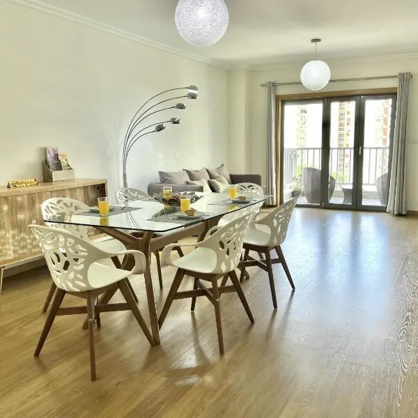 Modern & Spacious APT with River View, hotel in Lisbon