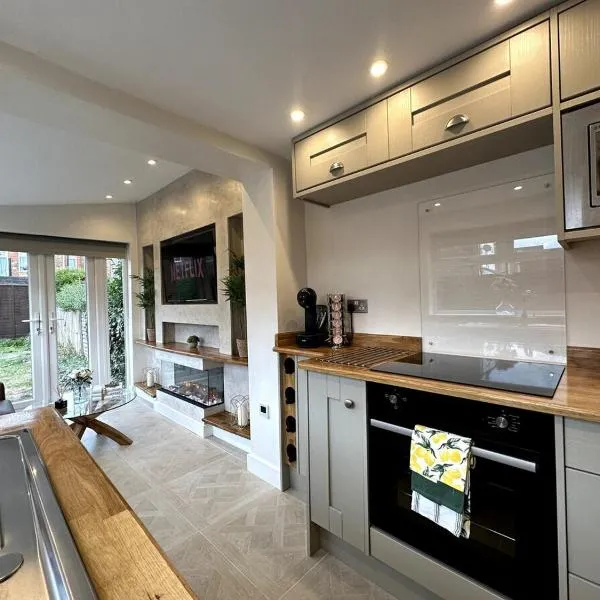 Deluxe Stays @ Libra Spaces, viešbutis mieste Halas