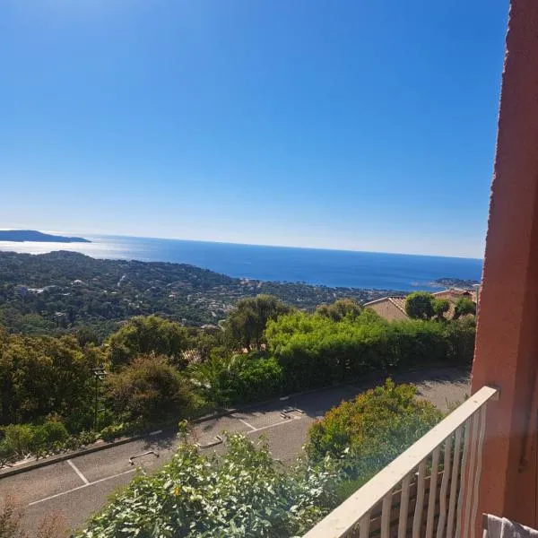 Viesnīca Location vacance vue mer 4 à 6 personnes pilsētā Kavalērsīrmēra