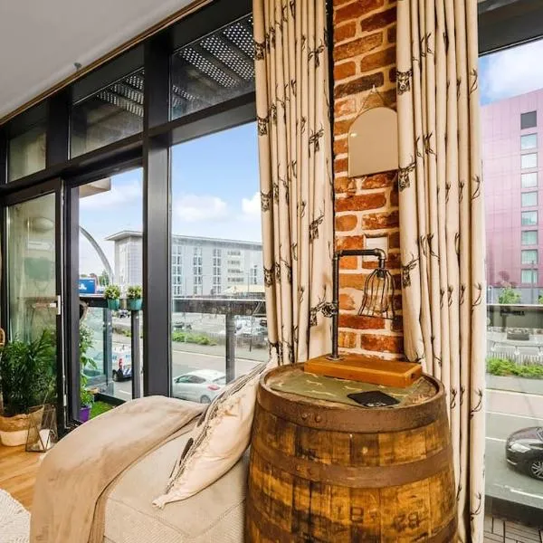 Luxury Huge Modern Open Plan 2Bedroom Flat - Free Private Parking & Balcony located at the OVO Hydro and SEC Centre, hotel v destinaci Glasgow