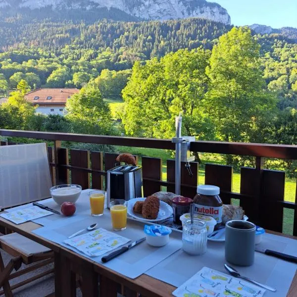 Studio thollon-les-mémises, hotel in Thollon