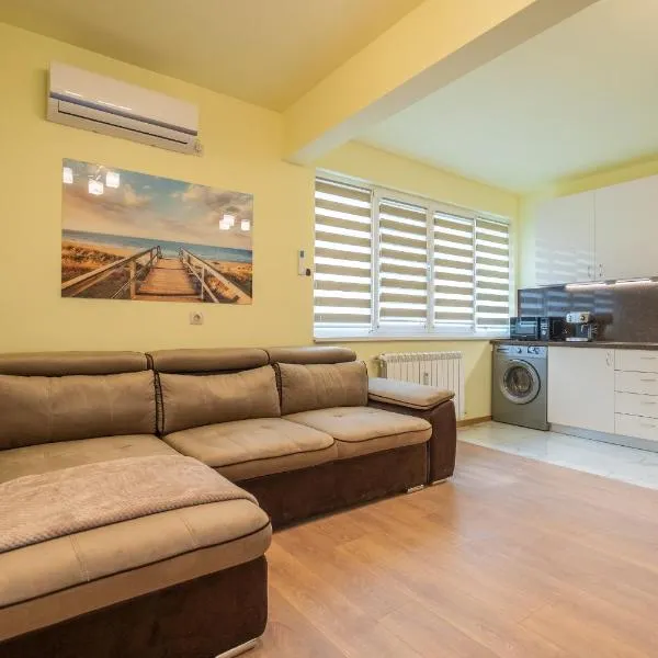 Top Location Central New & Spacious 3 BDR apt Medical Academy, hotel in Sofia