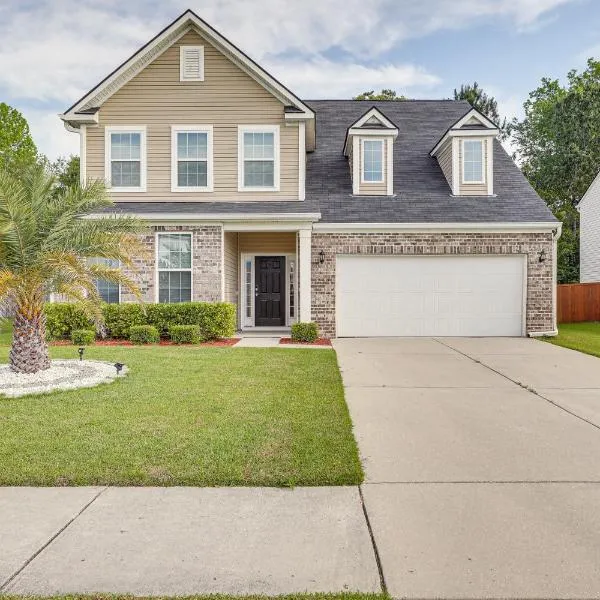 Pet-Friendly Ladson Home: 23 Mi to Charleston!, hotel in Ladson