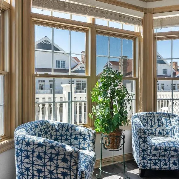 A Glorious Getaway Sheboygan - Blue Harbor Condo, hotel in Sheboygan