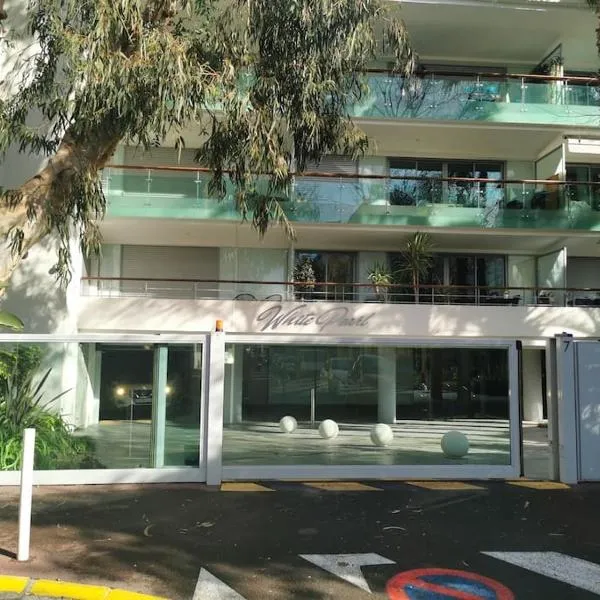 Centre Juan Les Pins 2P White Pearl garage, hotel in Juan-les-Pins