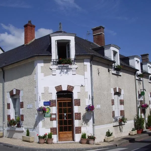 Les Glycines, hotel v destinaci Plaimpied-Givaudins