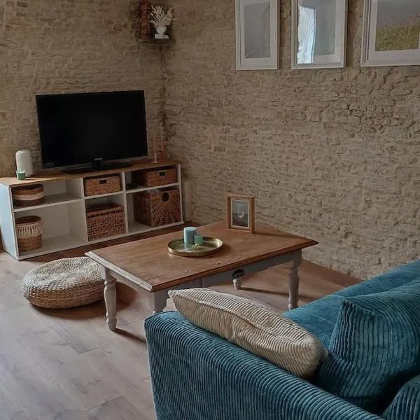 Appartement avec jardin et accès mer – hotel w mieście Grandcamp-Maisy