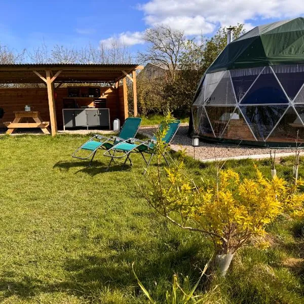 Geodesic Dome Glamping、スランイドロイスのホテル