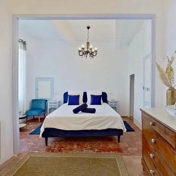 Les 2 Drôles d'Oiseaux, hotel v destinácii Luc-sur-Orbieu