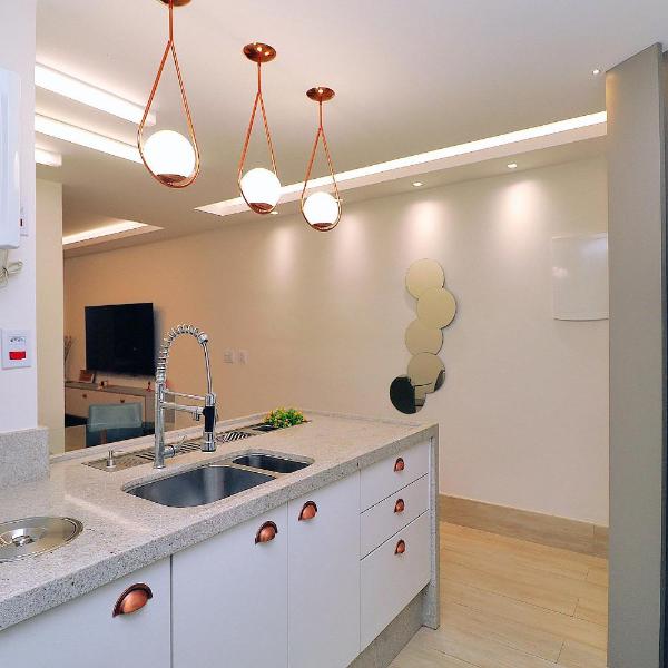 Luxuoso quarto e sala 300m da praia de Copacabana - Foto 3