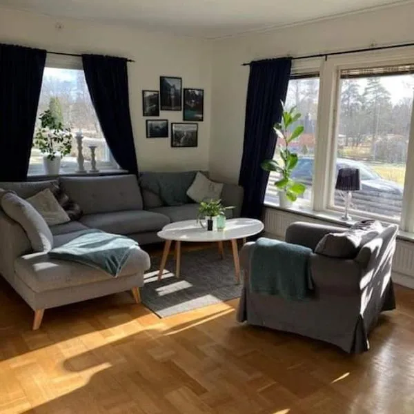 Lantligt hus nära Isaberg, hotel v destinaci Nissafors