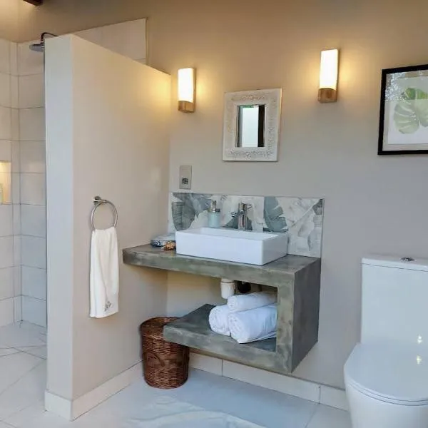 Lakaz Kannell - Coconut Lodge secluded outside shower, infinity pool, ξενοδοχείο σε Cap Malheureux