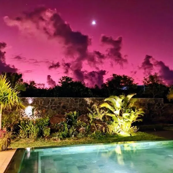 Lakaz Kannell - Coconut Lodge secluded outside shower, infinity pool，位于马勒勒角的酒店