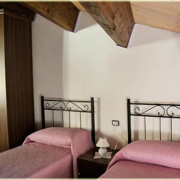 Il Palazzo del Barone - Stanza dei Ravelli, hotel v destinaci Pietrapertosa