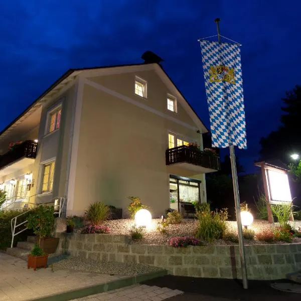 Landgasthof Am Sonnenhang, hotel v destinaci Vohenstrauß