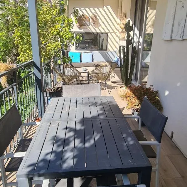 Le Cocon de Chris - Petit bijou au calme avec vue Notre-Dame de la Garde, hotel en Marsella
