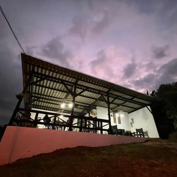 Hostal Restaurante Checha, hotel v destinaci Yumbo
