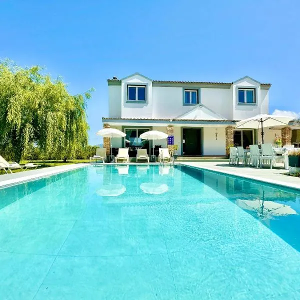 Villa Rubina Sidari with private pool by DadoVillas, hotell i Velonádes