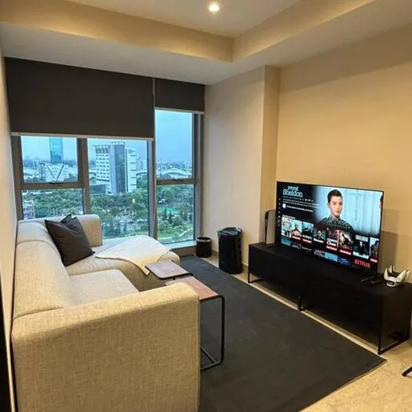 1BR Branz BSD: PS5, King Size Bed, and 4K OLED TV, hotel a Tangerang