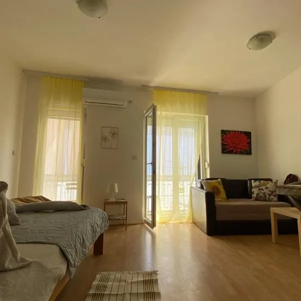 Apartman Ana 2, hotel di Živkovci