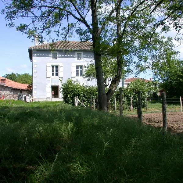 La Maison Bleue, hotel em Exideuil