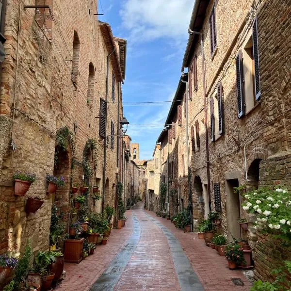 Appartamento Mirella in centro storico, hotel a Casole dʼElsa