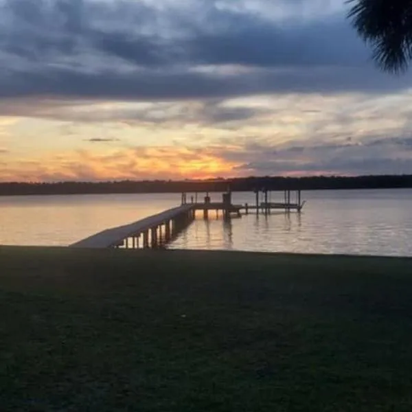 St Johns River Retreat Unit 1, hotel in Crescent City