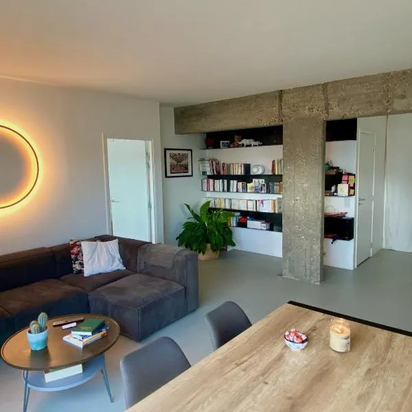 Luminous modern condo in Paris 60m2