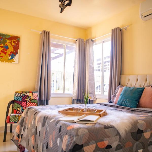 Casa 3 min Shopping Pelotas- Com 1 Suíte, 2 Quartos Climatizados, Piscina e Estacionamento 2 carros - Foto 2
