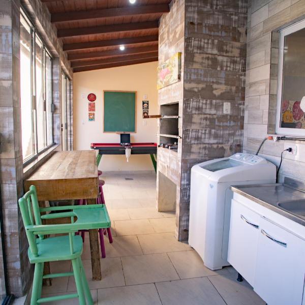 Casa 3 min Shopping Pelotas- Com 1 Suíte, 2 Quartos Climatizados, Piscina e Estacionamento 2 carros - Foto 3