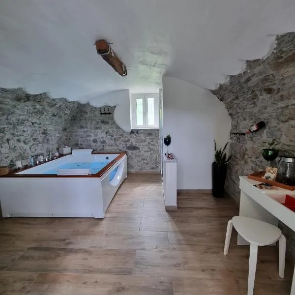 "Rosa di sera" - Relax in Toscana con Spa privata, hotel em Tresana