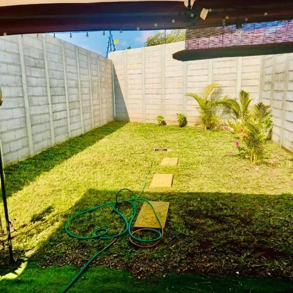 Sun Shine Entire Home Santa Ana, khách sạn ở Santa Ana